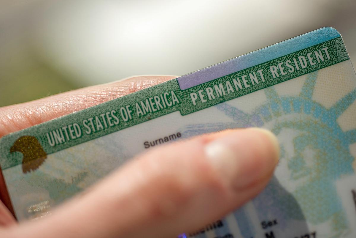 What immigration documents should residents carry and what documents should U.S. citizens carry?