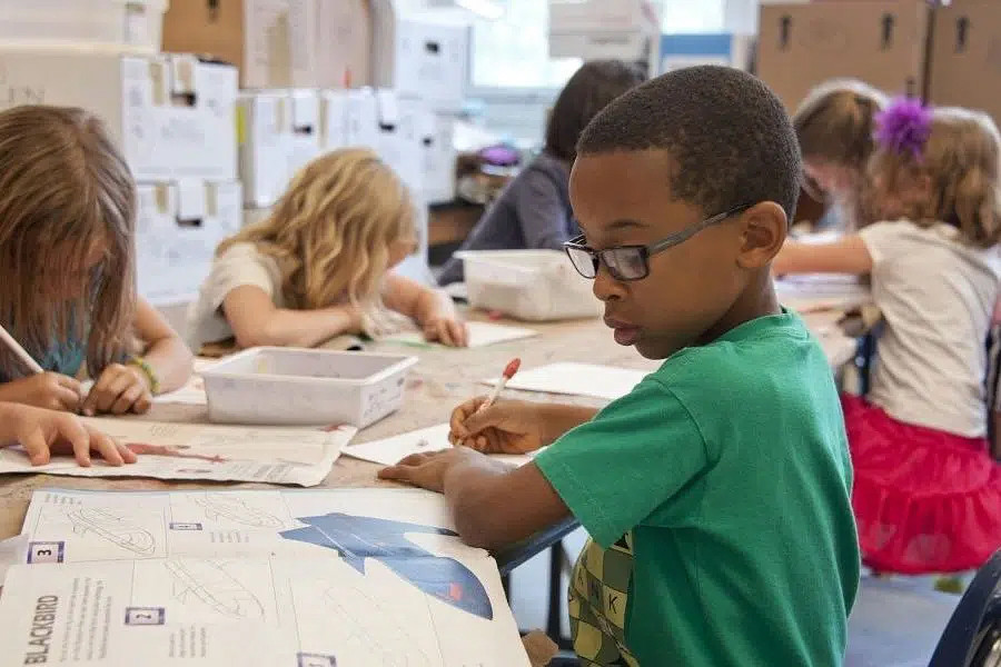 Does speaking Spanish at home affect children's school performance?